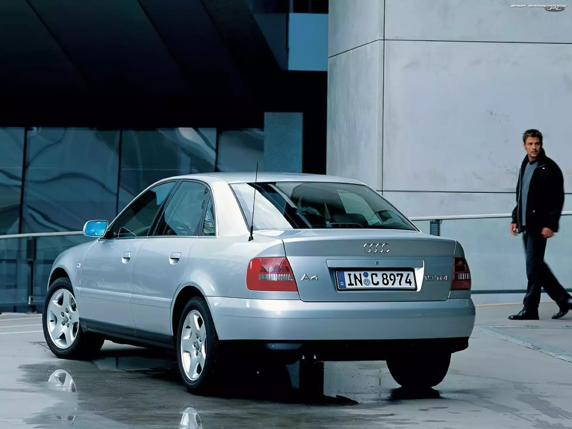 Sedan, Audi A4