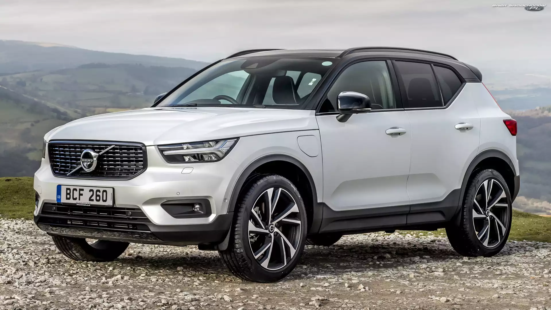 Białe, Volvo XC40 Twin Engine