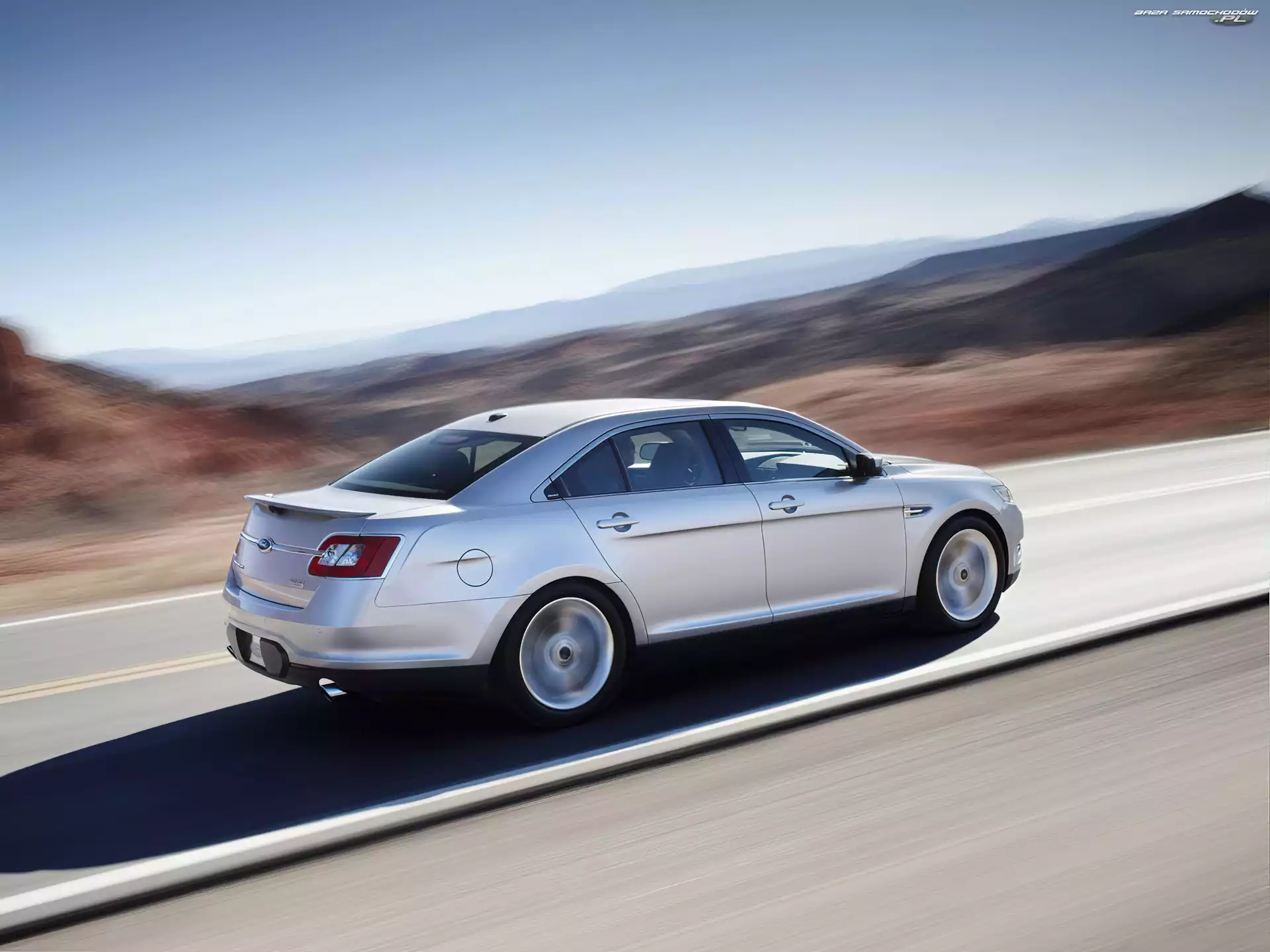 Ford Taurus, Prawa, Strona