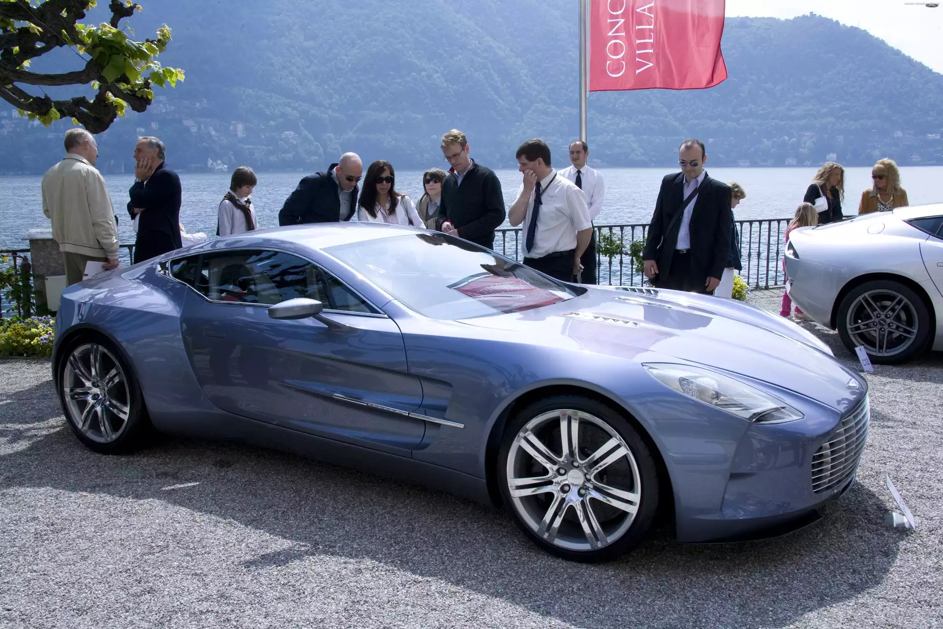 Wystawa, Aston Martin One-77, Prezentacja