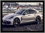 2021, Srebrne, Porsche Panamera