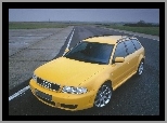 Żółte, Audi RS4