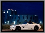 Biały, Mercedes-Benz SLS AMG