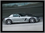 Mercedes Benz SLS, Prawa, Strona