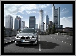 BMW seria 7 F01, Ulica, Przód, Miasto