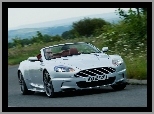 Zakręt, Aston Martin DBS Volante, Ostry